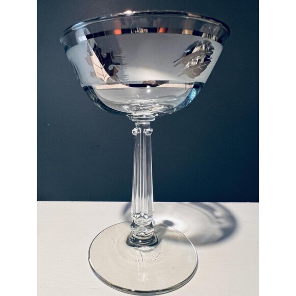 Vintage Hollywood Regency Libbey Frosted Silver Leaf Glassware - Picture 10 of 10